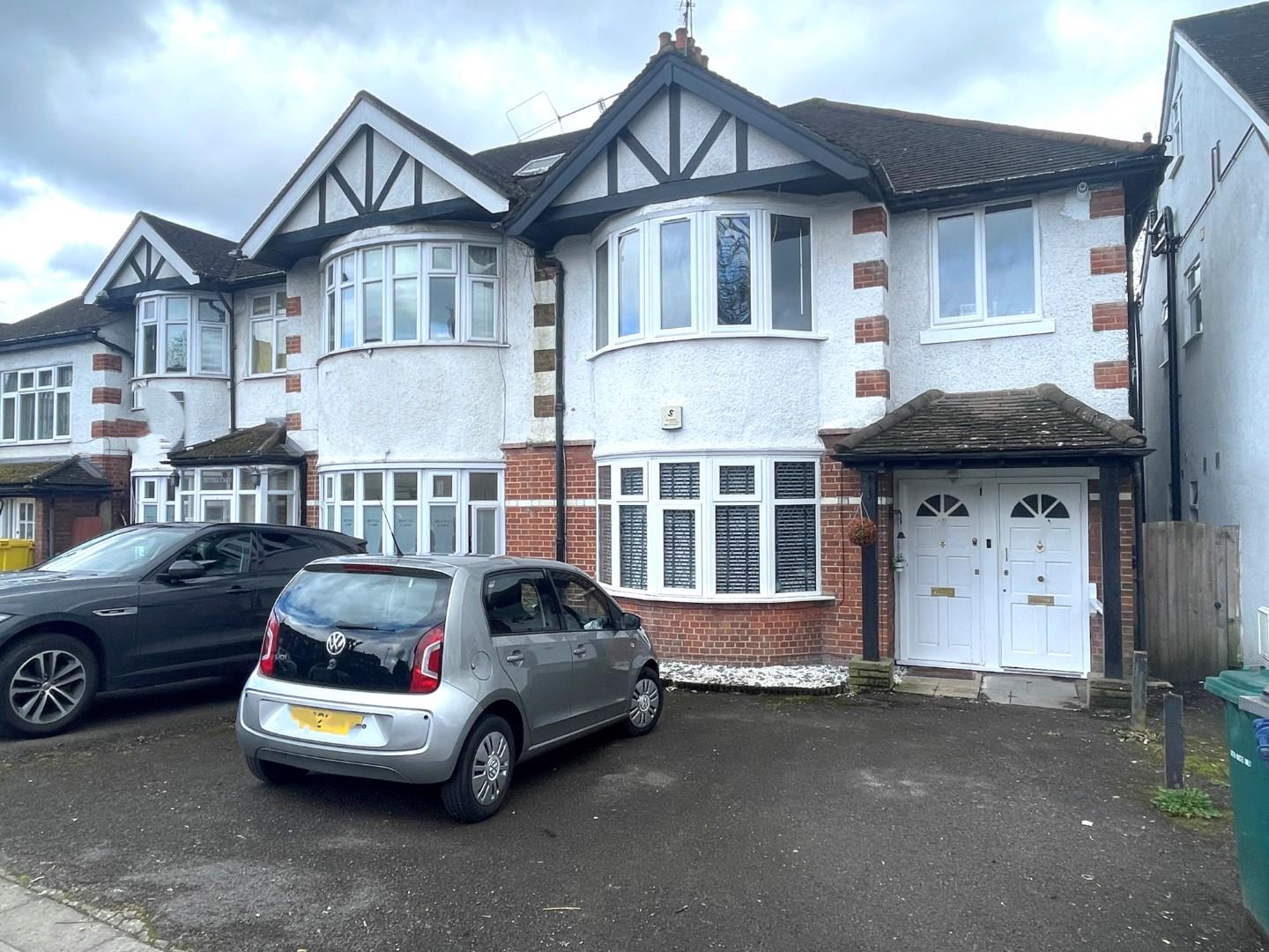 Goodwyn Avenue, Mill Hill